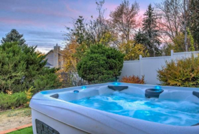 3BD Cheyenne Mountain Home w Hot Tub & Grill